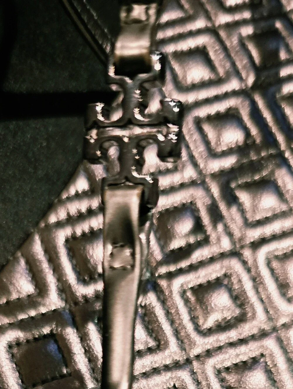 TORY BURCH Metallic Silver Women’s T-Strap Sandals Size 7